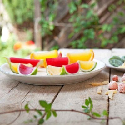 Bunte Mango Cassis Fruechte